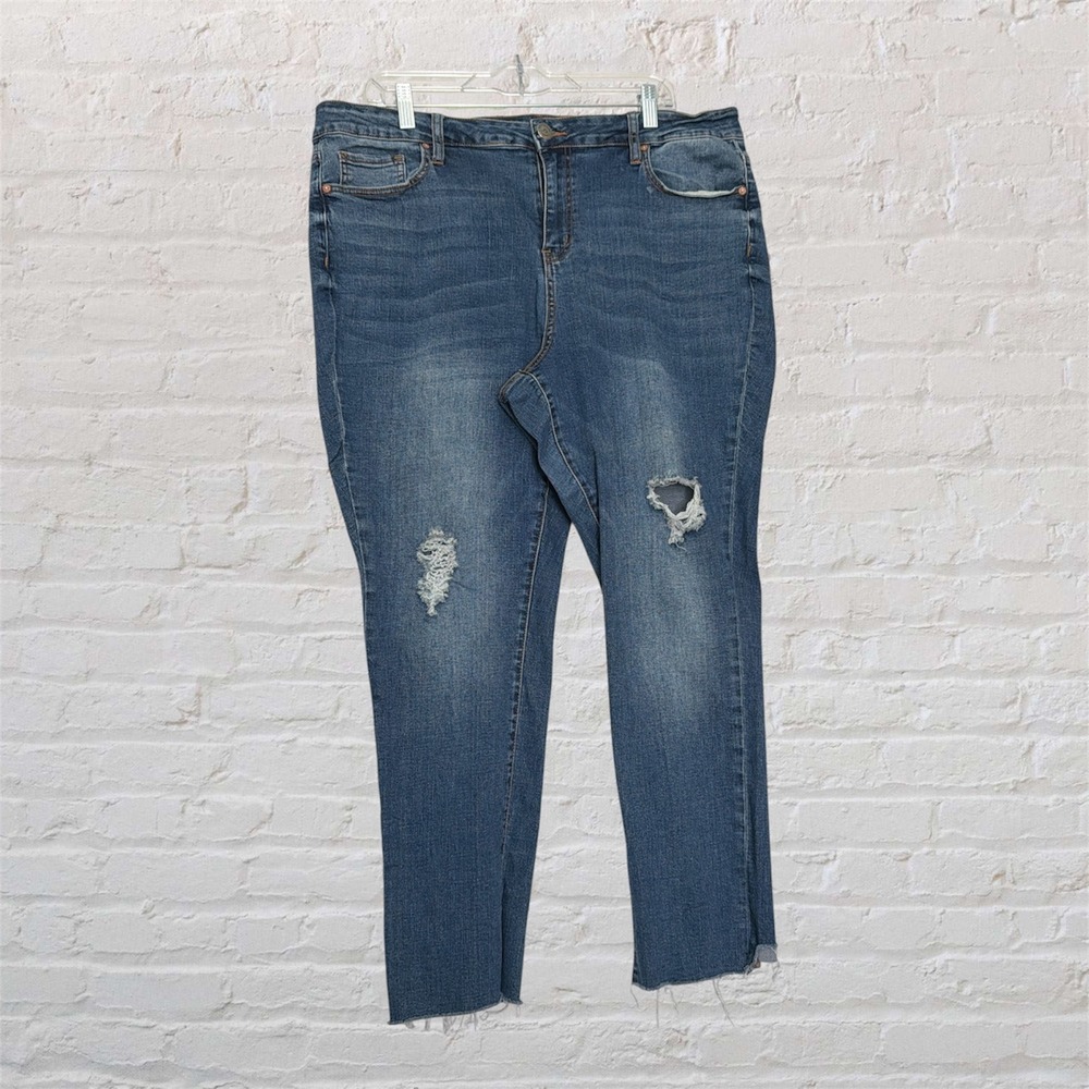Copperflash Womens 18W Straight Leg Distressed Raw Hem Jeans Medium Wash